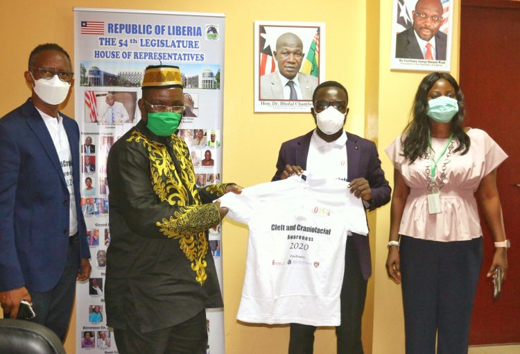 OHAI Liberia Country Rep. Hilenen Aben presenting Cleft Awareness Tshirt to House or Representatives Committee on Health in Monrovia, Liberia